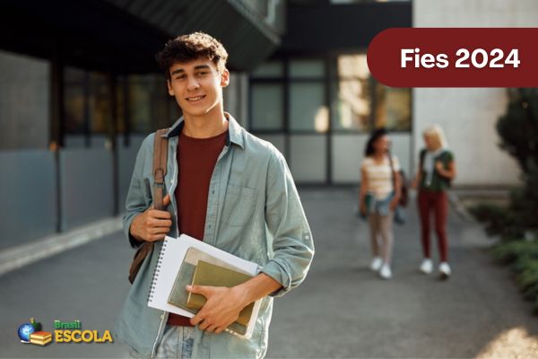 Estudantes sentados em escada com computadores, texto Vagas do SiSU 2024